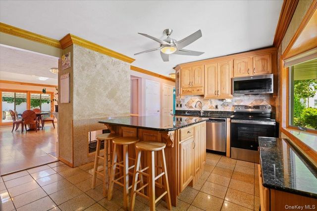 2 Bridge Lane, Hicksville, NY 11801