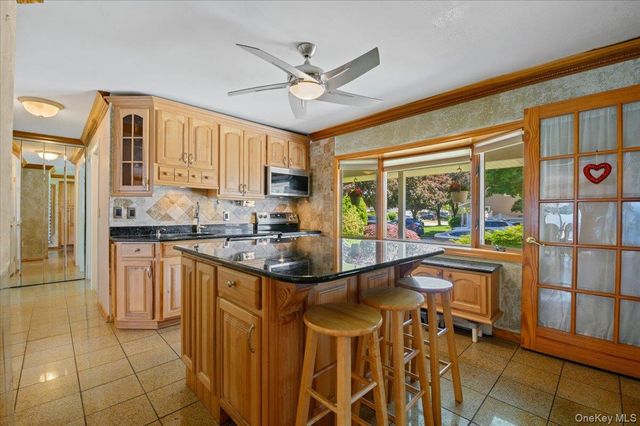 2 Bridge Lane, Hicksville, NY 11801