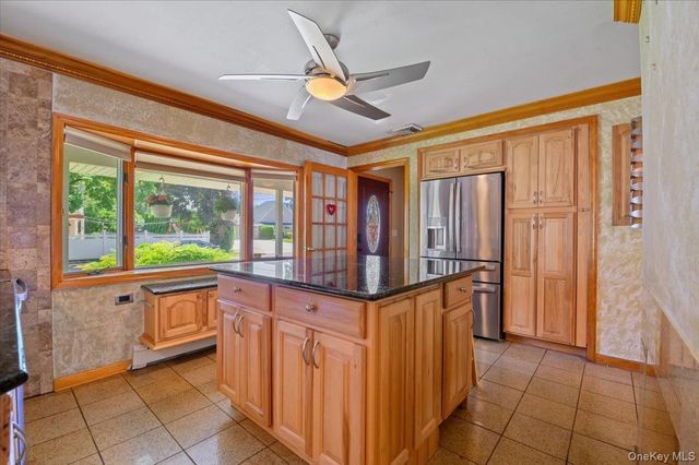 2 Bridge Lane, Hicksville, NY 11801