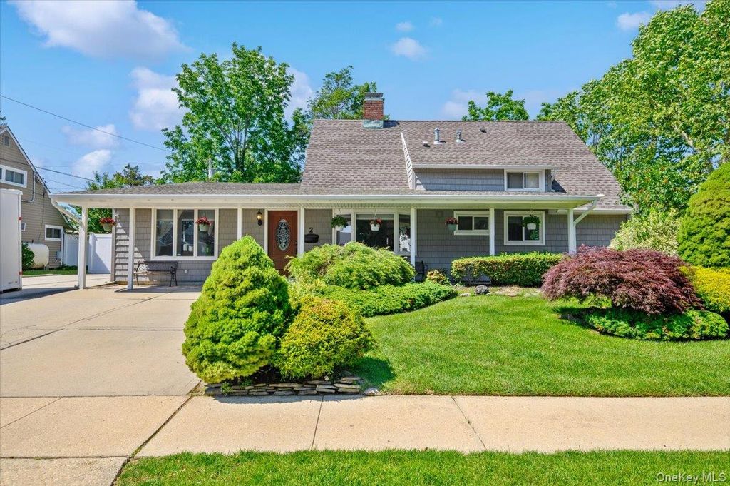 2 Bridge Lane, Hicksville, NY 11801