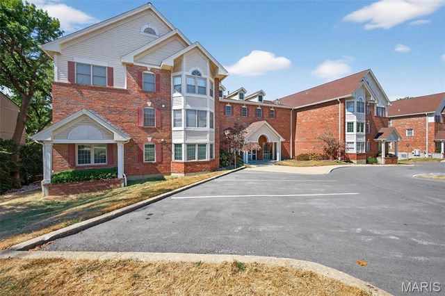 561 Sarah Lane 204, St Louis, MO 63141