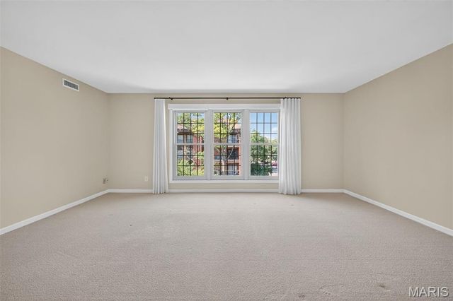 561 Sarah Lane 204, St Louis, MO 63141