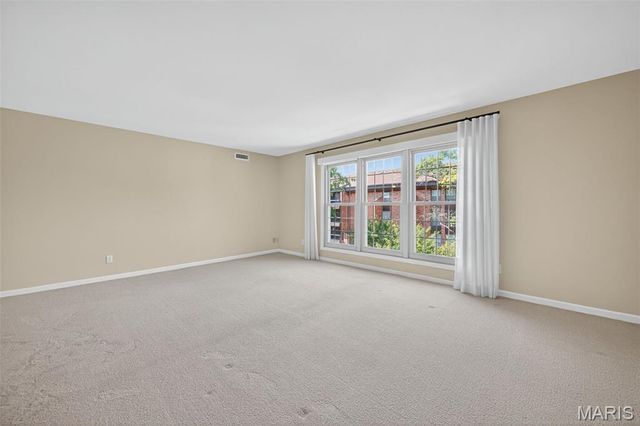 561 Sarah Lane 204, St Louis, MO 63141