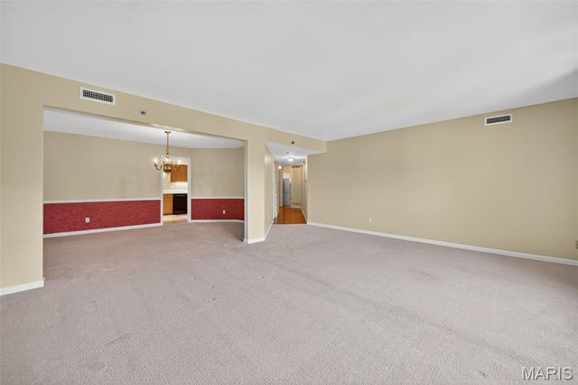 561 Sarah Lane 204, St Louis, MO 63141