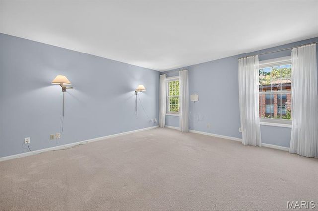 561 Sarah Lane 204, St Louis, MO 63141