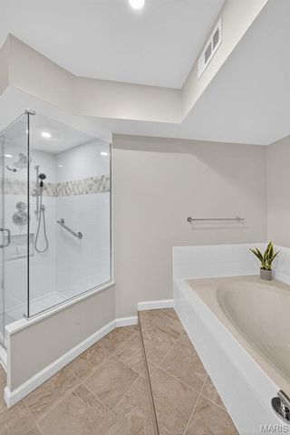 561 Sarah Lane 204, St Louis, MO 63141