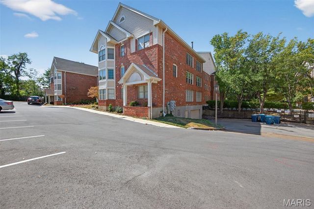 561 Sarah Lane 204, St Louis, MO 63141