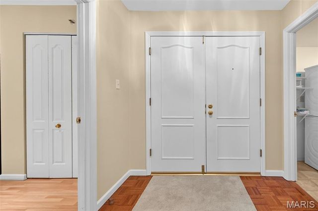 561 Sarah Lane 204, St Louis, MO 63141