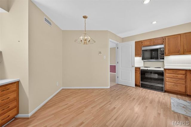 561 Sarah Lane 204, St Louis, MO 63141