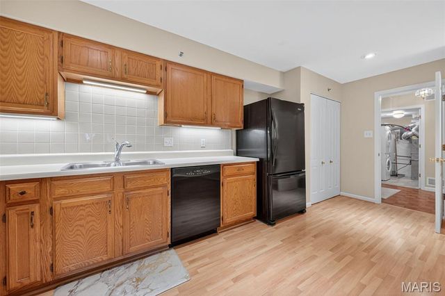 561 Sarah Lane 204, St Louis, MO 63141