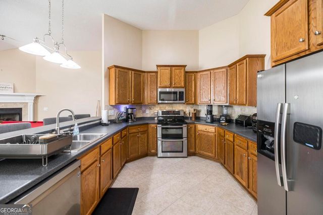 301 Meyers Lake Drive, Warner Robins, GA 31088