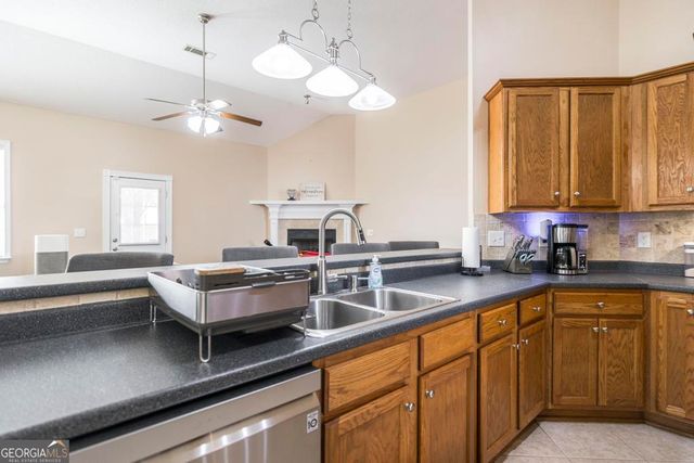 301 Meyers Lake Drive, Warner Robins, GA 31088