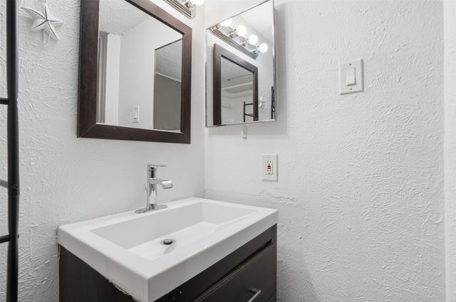 9520 Royal Lane 207, Dallas, TX 75243