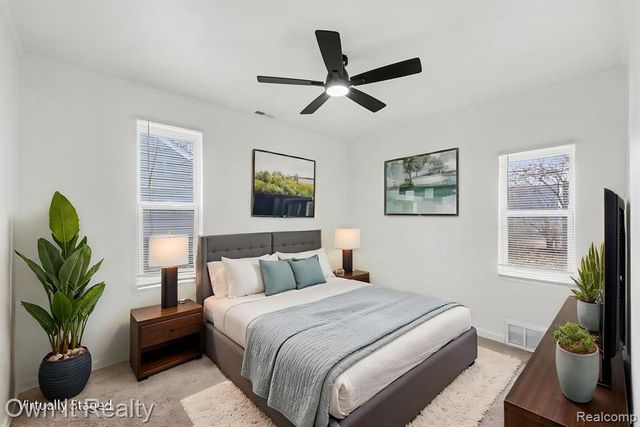10821 Albany Street, Oak Park, MI 48237