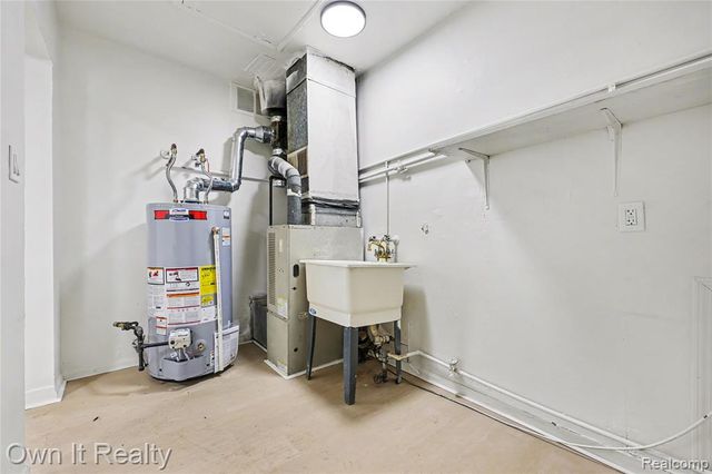 10821 Albany Street, Oak Park, MI 48237
