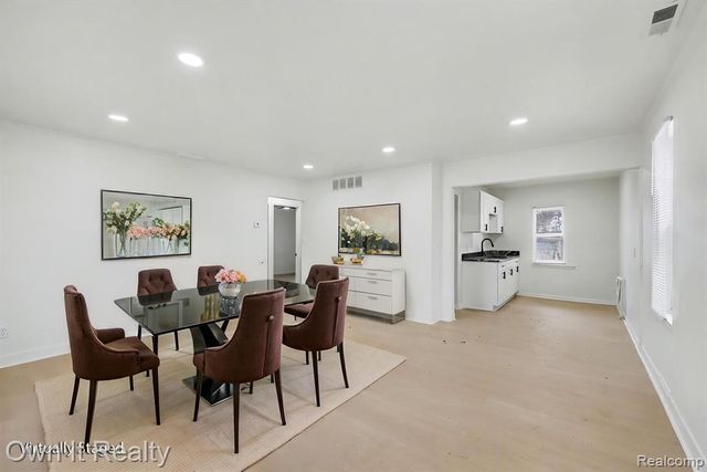 10821 Albany Street, Oak Park, MI 48237