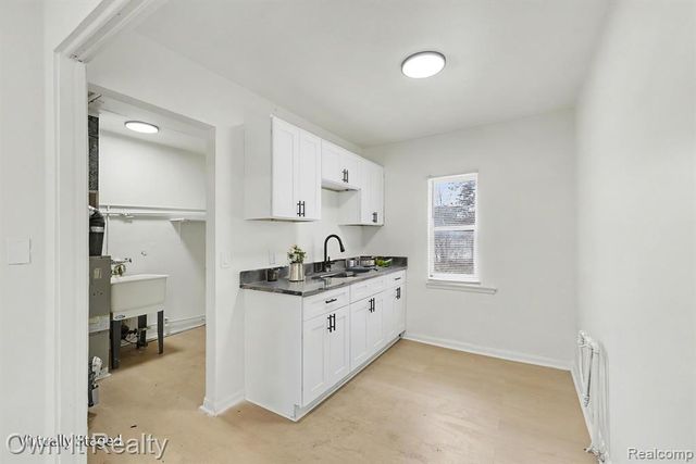 10821 Albany Street, Oak Park, MI 48237
