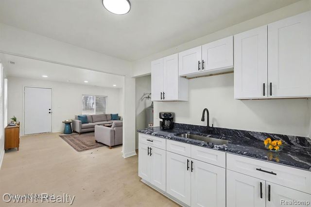 10821 Albany Street, Oak Park, MI 48237