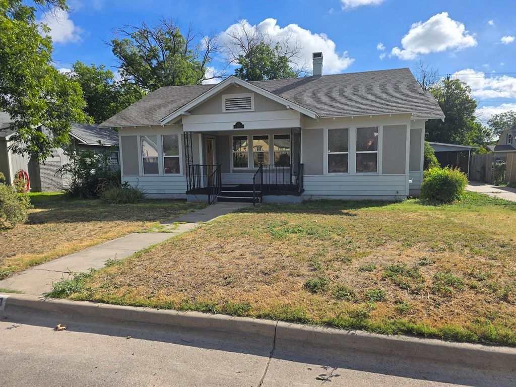 Image 1 of property listing at 210 N Jefferson Street 210, San Angelo, TX 76901