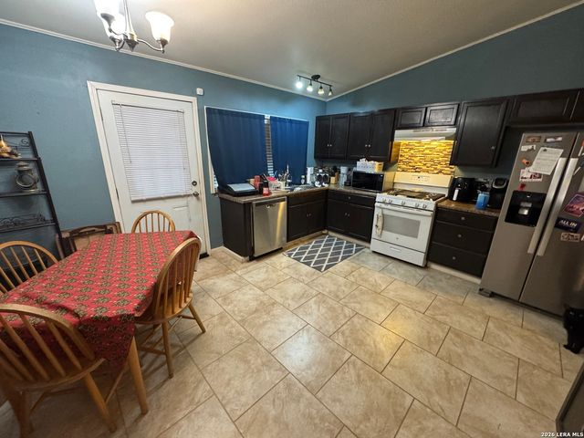 5903 Stoney Creek, San Antonio, TX 78242