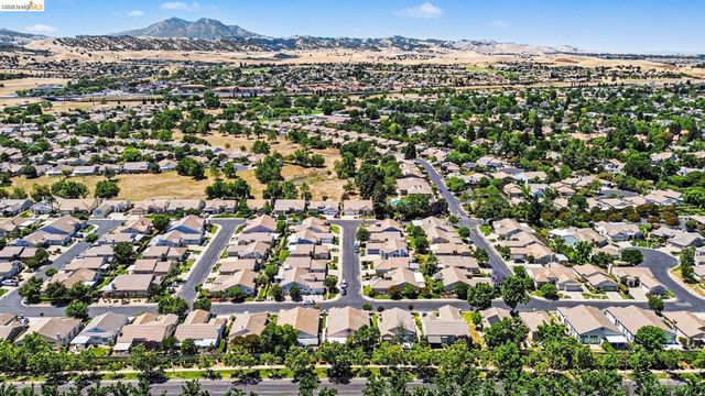 300 Winesap Dr, Brentwood, CA 94513