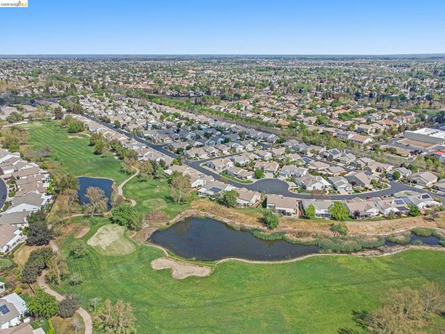 300 Winesap Dr, Brentwood, CA 94513