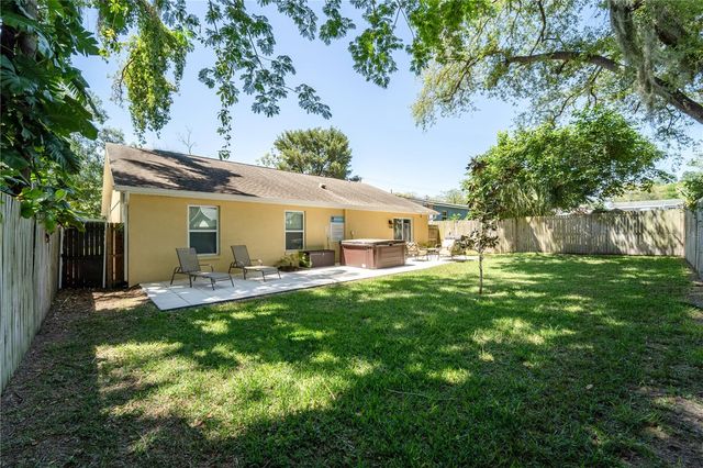 9621 N 46TH STREET, Tampa, FL 33617