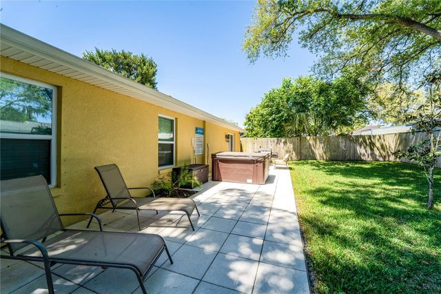 9621 N 46TH STREET, Tampa, FL 33617