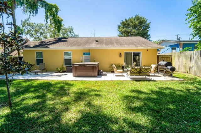 9621 N 46TH STREET, Tampa, FL 33617