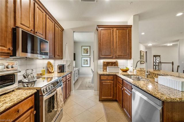 6510 Monterey PT # 204, Naples, FL 34105