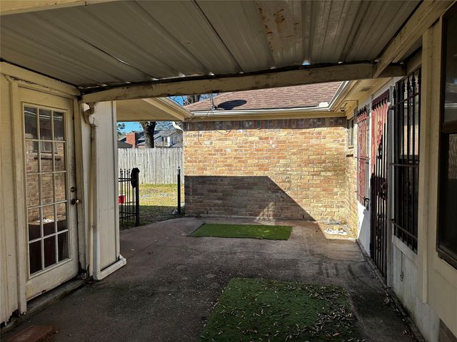 330 Maybrook Drive, Houston, TX 77015