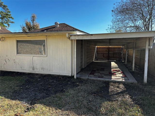 330 Maybrook Drive, Houston, TX 77015