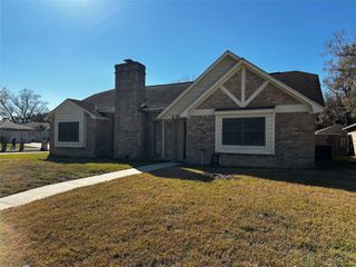 330 Maybrook Drive, Houston, TX 77015