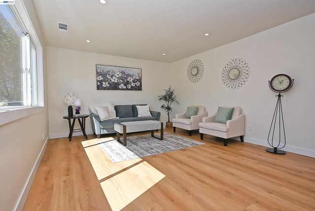 2403 Mountain View Dr., Concord, CA 94520