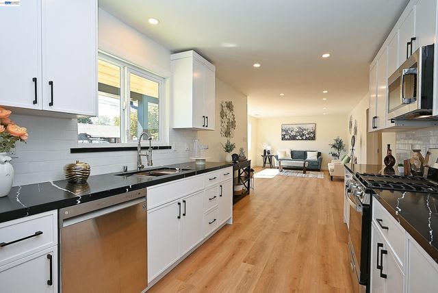 2403 Mountain View Dr., Concord, CA 94520