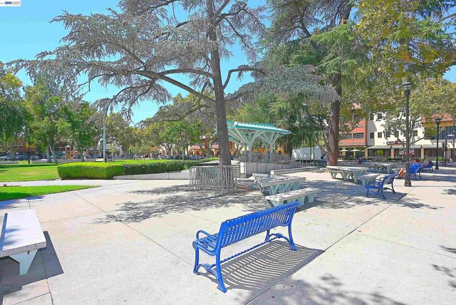 2403 Mountain View Dr., Concord, CA 94520
