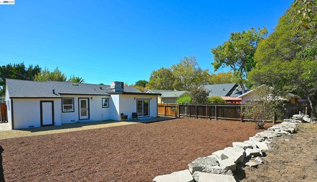 2403 Mountain View Dr., Concord, CA 94520