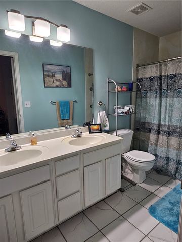 5451 Longview Court 6, Johnston, IA 50131