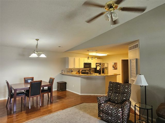 5451 Longview Court 6, Johnston, IA 50131