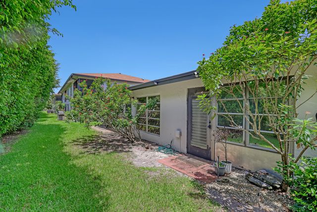 13233 Lucinda Palm Court B, Delray Beach, FL 33484