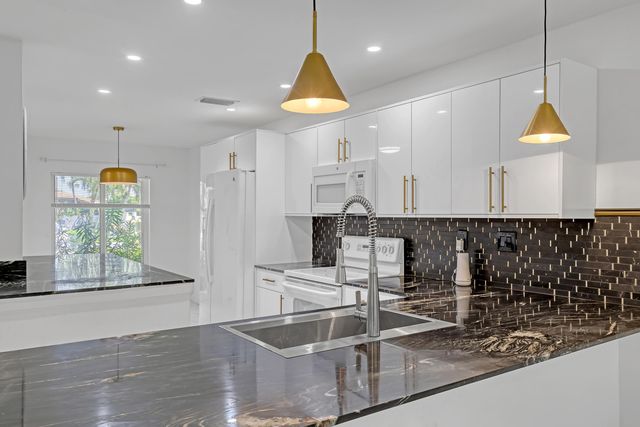 13233 Lucinda Palm Court B, Delray Beach, FL 33484