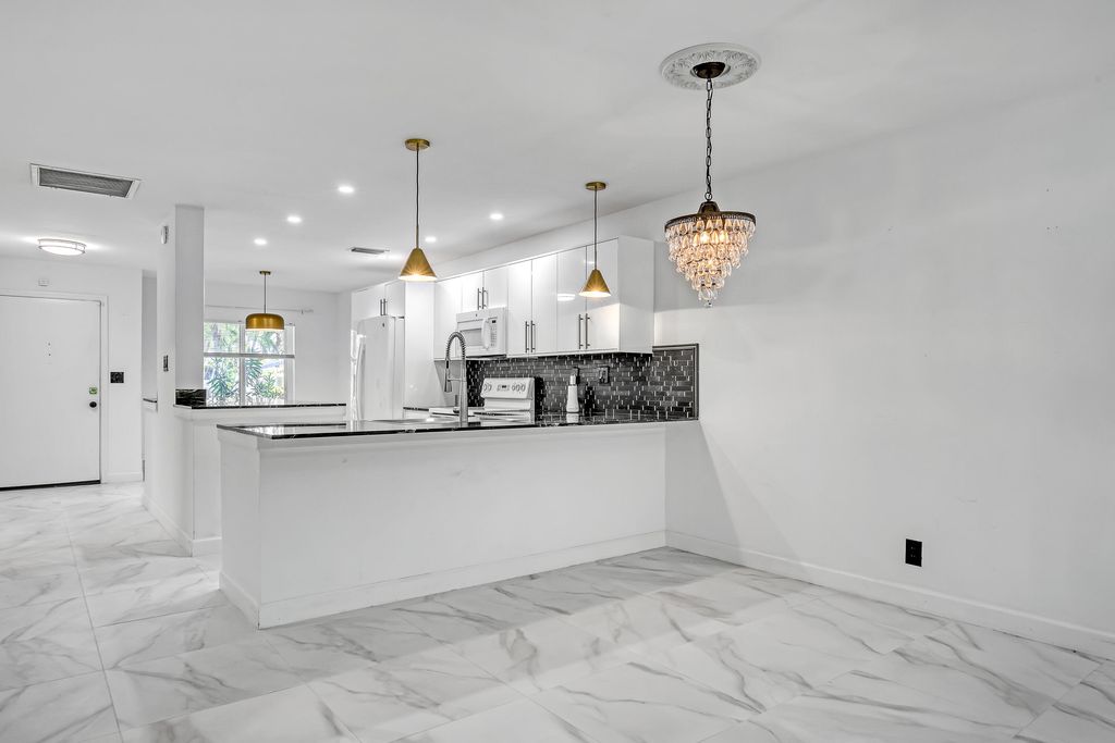 13233 Lucinda Palm Court B, Delray Beach, FL 33484