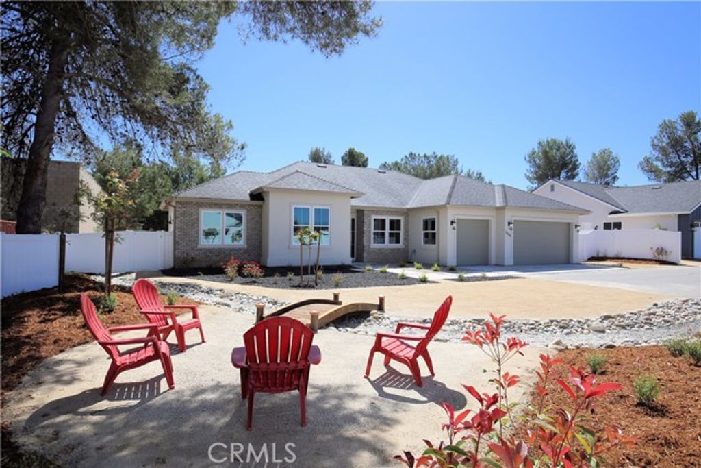 2050 Prospect Ave, Paso Robles, CA 93446