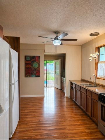 3122 N Pecan Street, Fort Worth, TX 76106