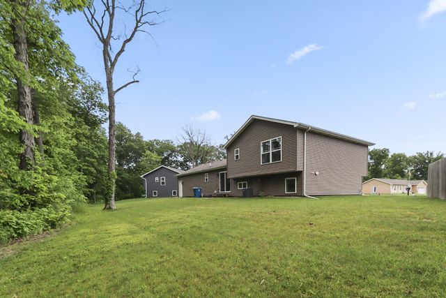 699 Cross Meadows Drive, Valparaiso, IN 46385
