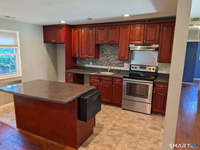 18 Country Club Road, Norwalk, CT 06851