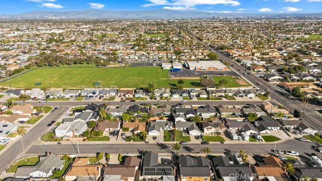 17401 Jefferson Lane, Huntington Beach, CA 92647