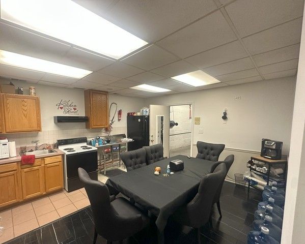 10448 S Kedzie Avenue, Chicago, IL 60655