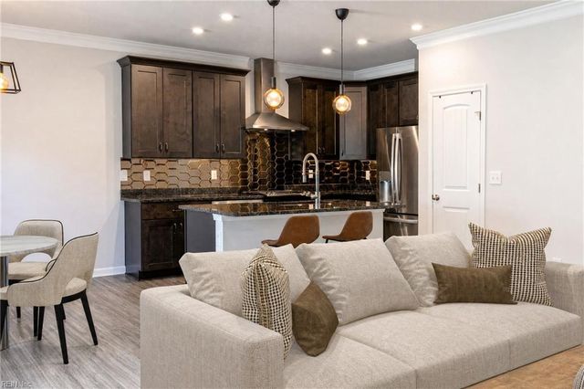 404 Rhema RD, Chesapeake, VA 23323