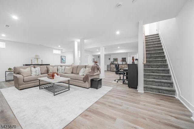 5 Mcnerney Ln, Florham Park Boro, NJ 07932